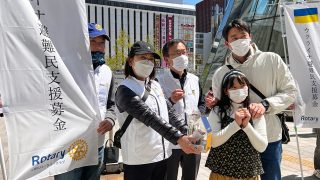 札幌駅南口で募金活動を行いました